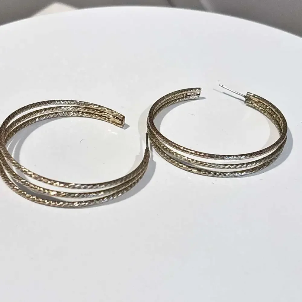 Unbranded silver tone